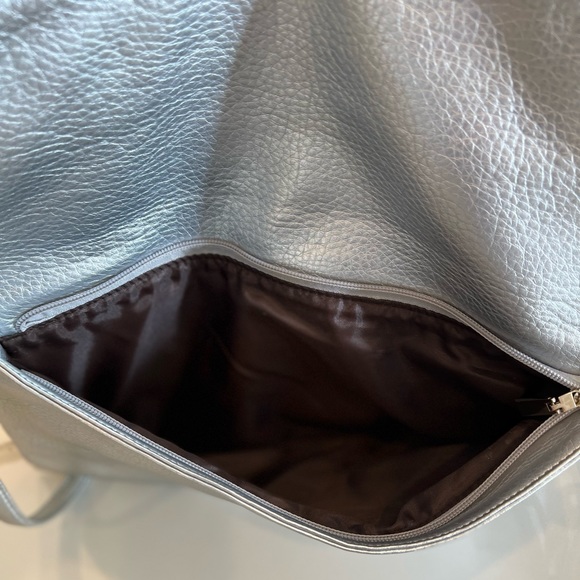 NWT Vintage Metallic Silver Faux Leather Large Fold Over Clutch/Crossbody - Picture 7 of 8